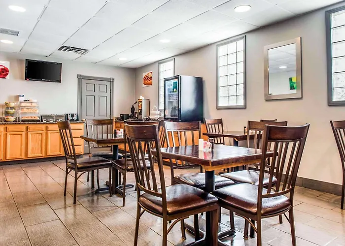 Quality Inn Austintown-Youngstown West