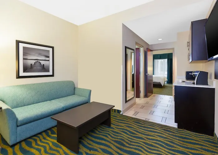 Holiday Inn Express & Suites Southport - Area By Ihg