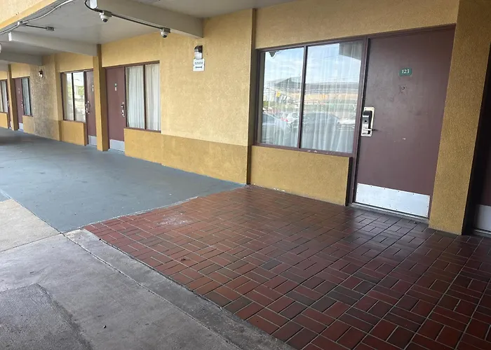 Diamond Inn & Suites