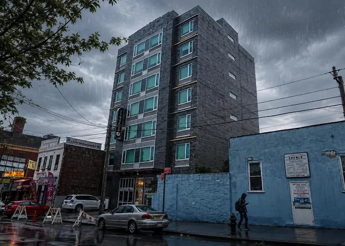 Umbrella Hotel Bronx