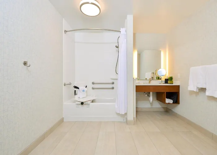 Holiday Inn Express & Suites Salem By Ihg