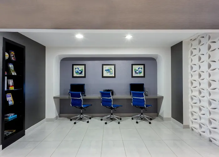 Holiday Inn Express & Suites By Ihg