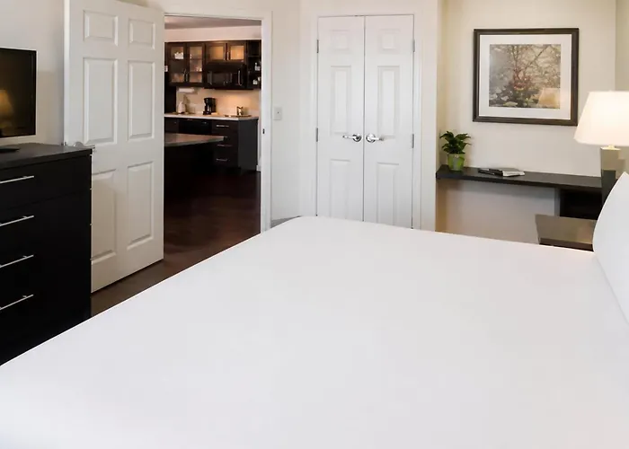 Candlewood Suites Pearl By Ihg