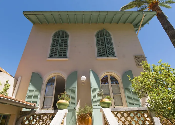 La Villa Roseraie , Hôtel Familial OUVERT TOUTE L'ANNEE Vence