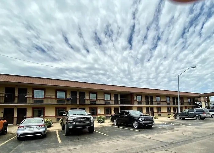 Super 8 By Wyndham Shawnee
