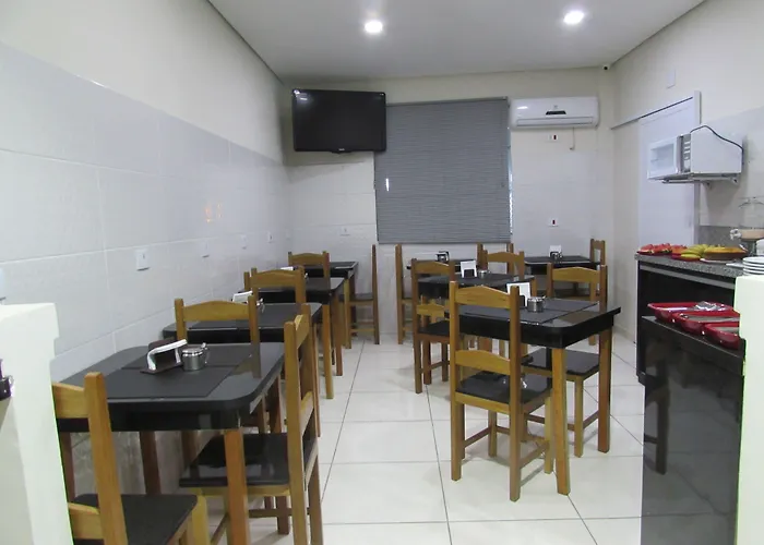 Hotel Minho - Melhor Opção Próximo à 25 de Março, Brás, Bom Retiro, Metrô e Hospital Pérola Byington - Buffet de Café da Manhã Incluso - Desc Extra em 3 ou Mais Diárias