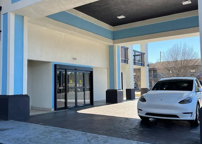 Speedway Inn & Suites
