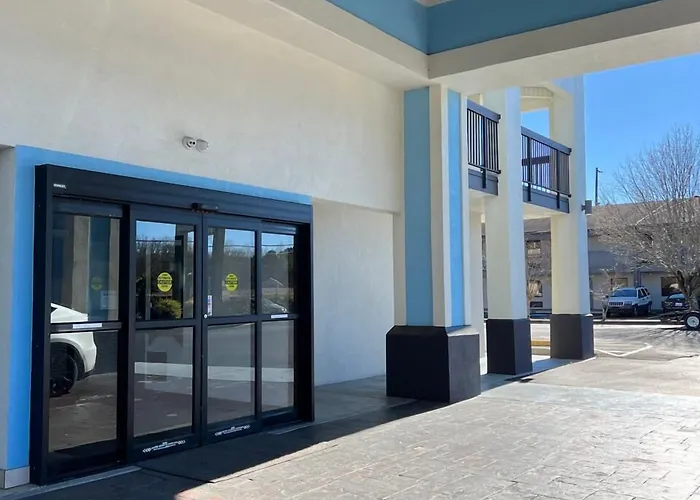 Speedway Inn & Suites
