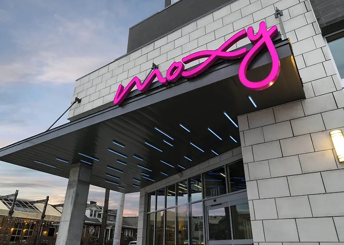 Moxy Vanderbilt Area