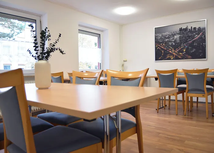 1, 2, Sleep Hostel Nuernberg Messe