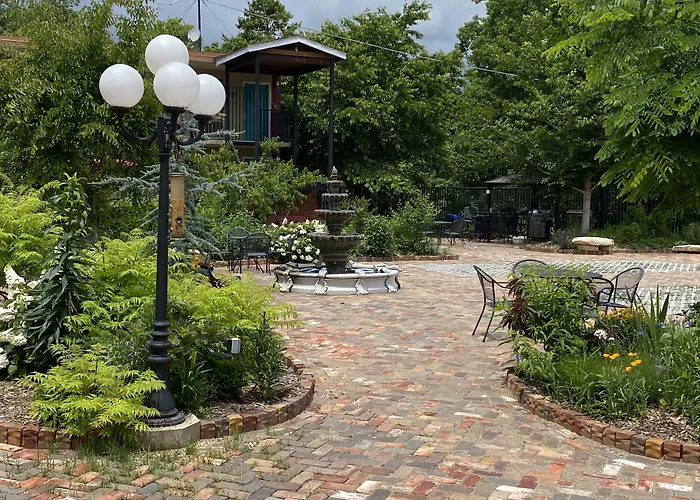 Cascades Inn