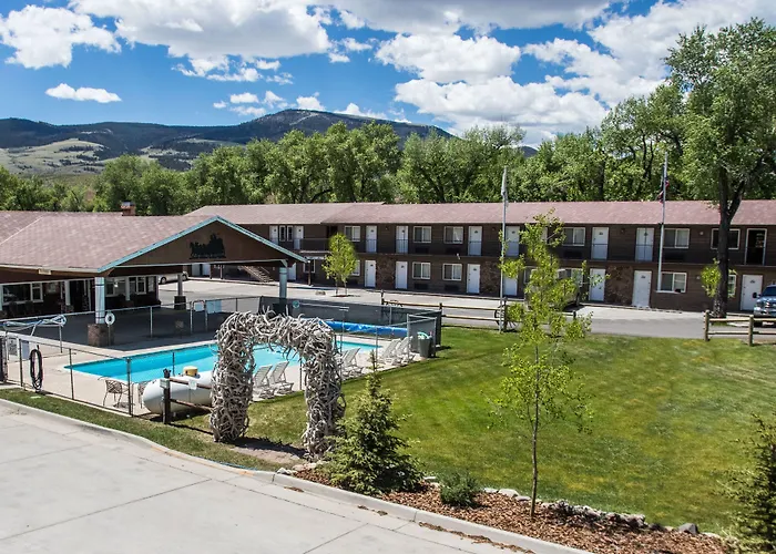 Stagecoach Inn & Suites