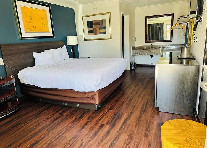 Baymont By Wyndham Bakersfield