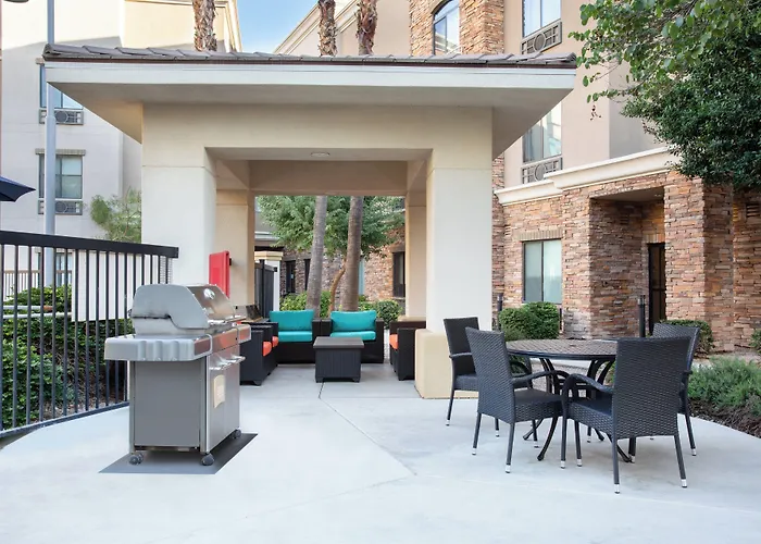 Holiday Inn Express & Suites Phoenix Dist By Ihg