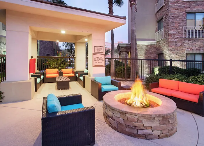 Holiday Inn Express & Suites Phoenix Dist By Ihg