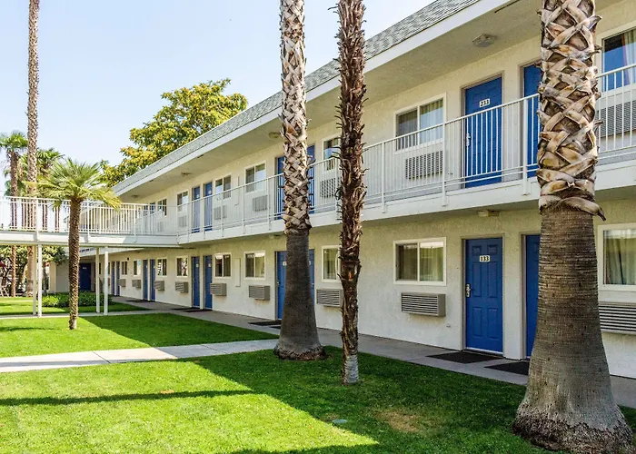 Motel 6-, Ca - East