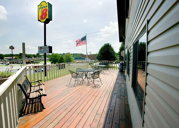 Super 8 By Wyndham Van Buren/Ft. Smith Area