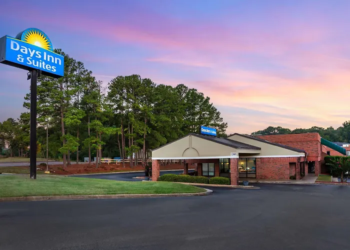 Days Inn & Suites By Wyndham Golden East