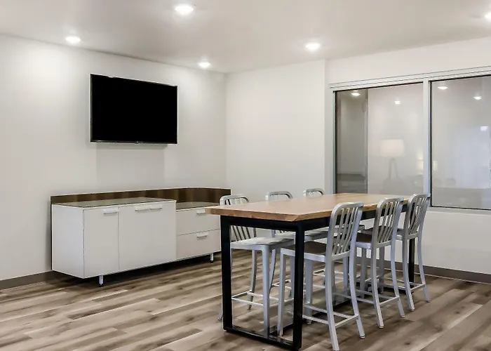 Woodspring Suites Portland