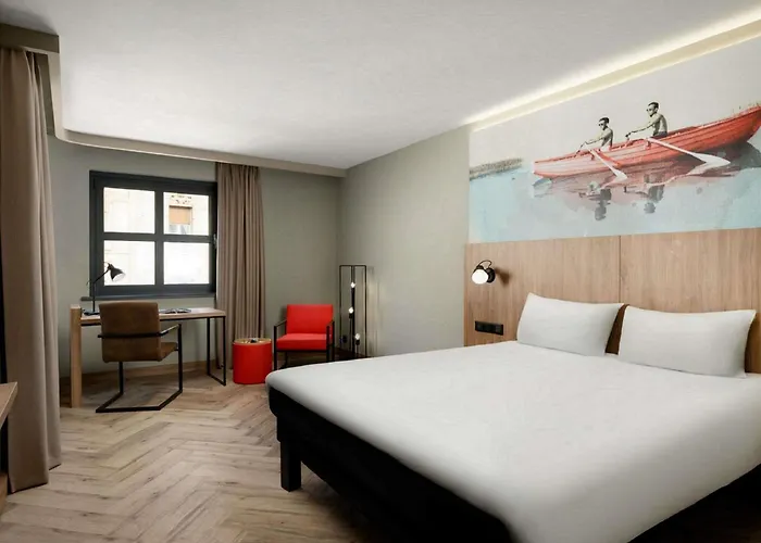 Ibis Heroes Square