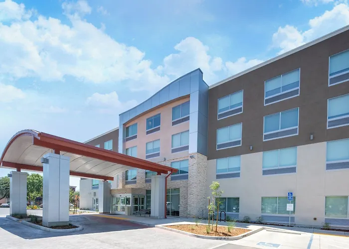 Holiday Inn Express & Suites By Ihg
