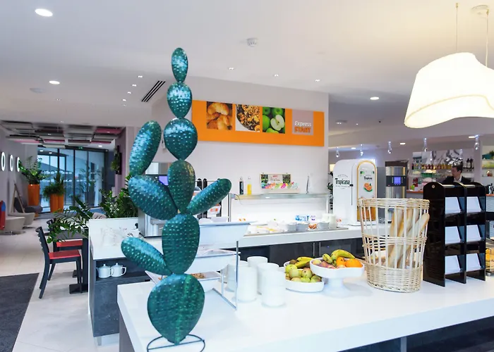 Holiday Inn Express Toulon - Est By Ihg