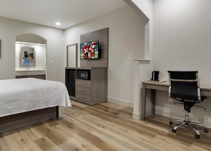 Red Roof Inn Plus + Galveston - Beachfront