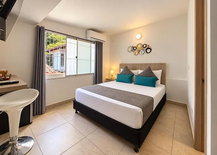 Hotel 12 Nights