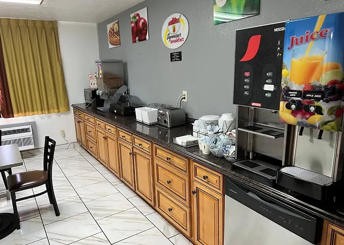 Super 8 By Wyndham Park City/North Wichita Area