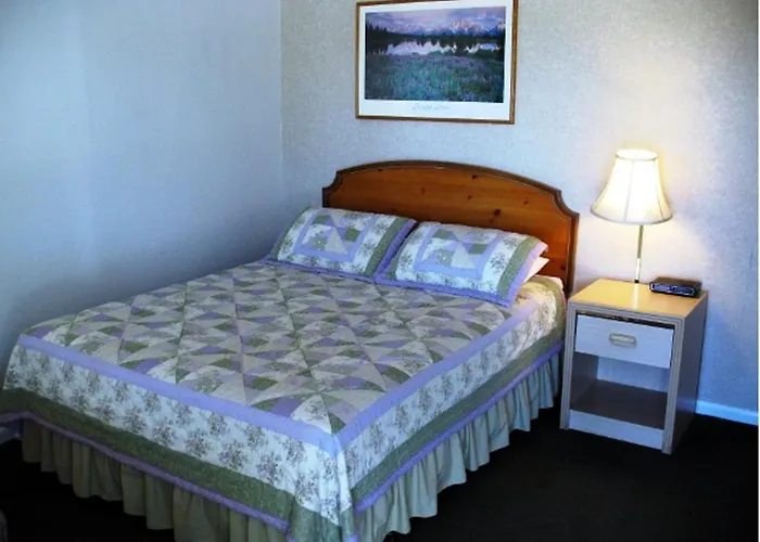 Golden West Motel