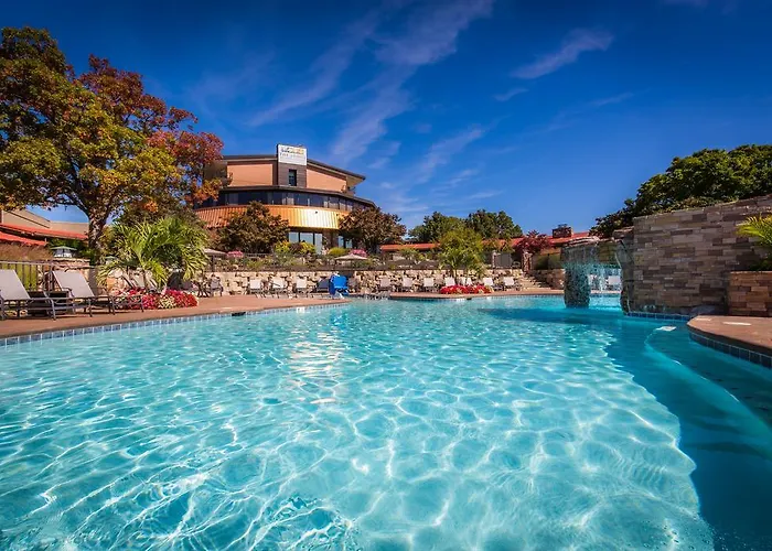 Lodge Of Four Seasons Golf Resort, Marina & Spa