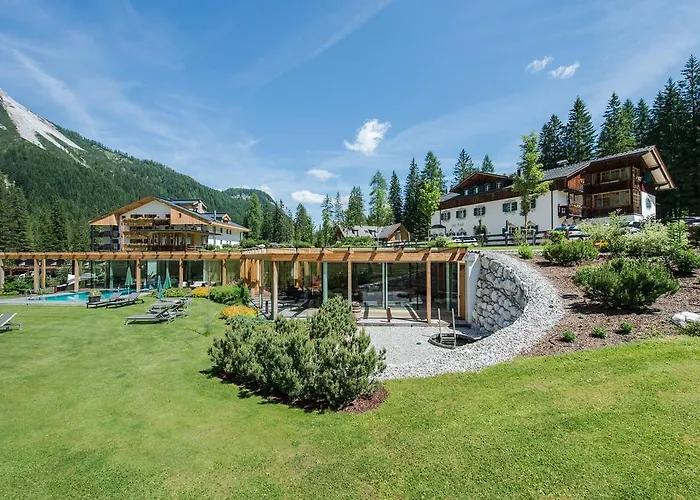 Hotel Dolomitenhof & Chalet Alte Post