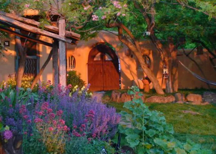 Old Taos Guesthouse B&B
