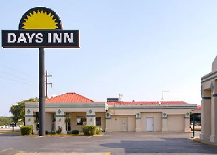 Days Inn By Wyndham South Fort Worth