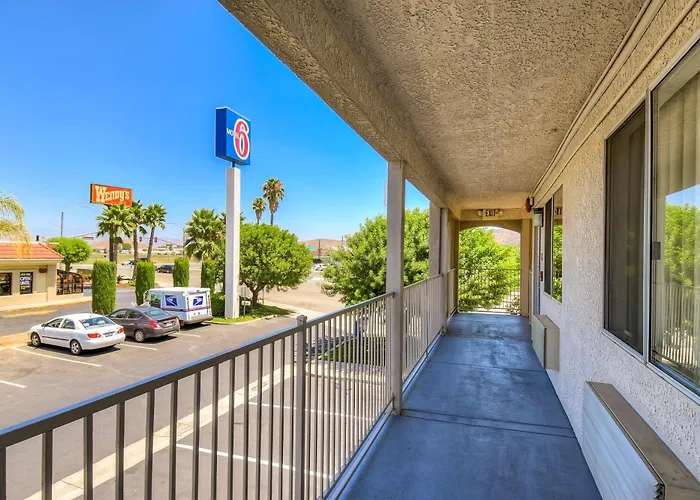 Motel 6-, Ca