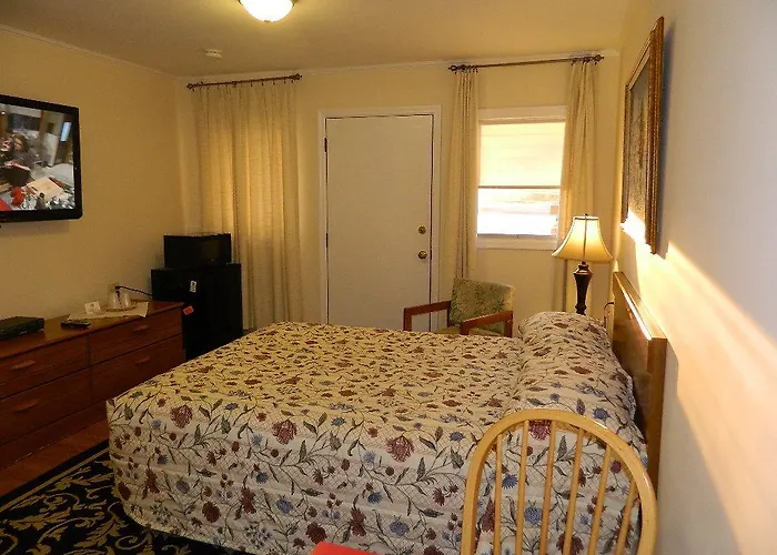 Twin Oaks Motel