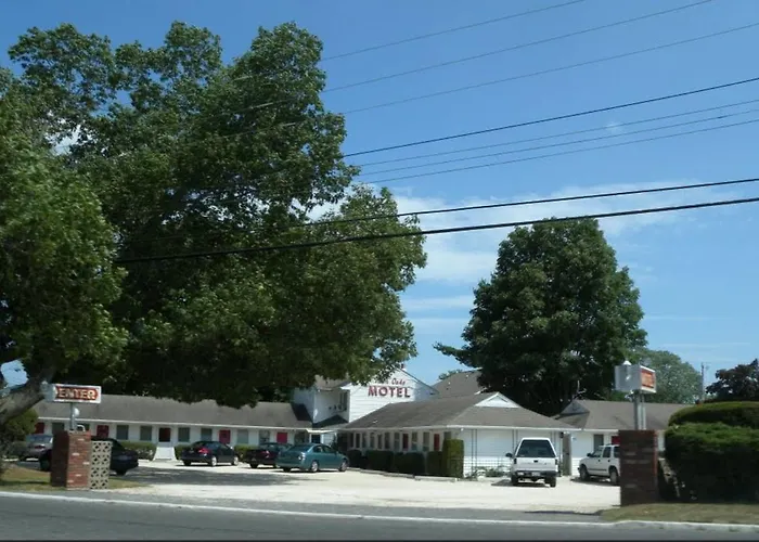 Twin Oaks Motel