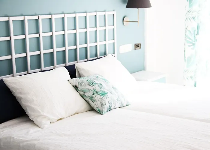 Hugo Beach Hotel & Apartments
