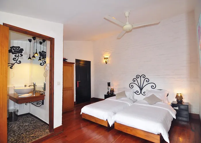 Rova Hotel