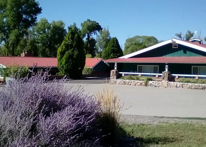 Redwood Arms Motel