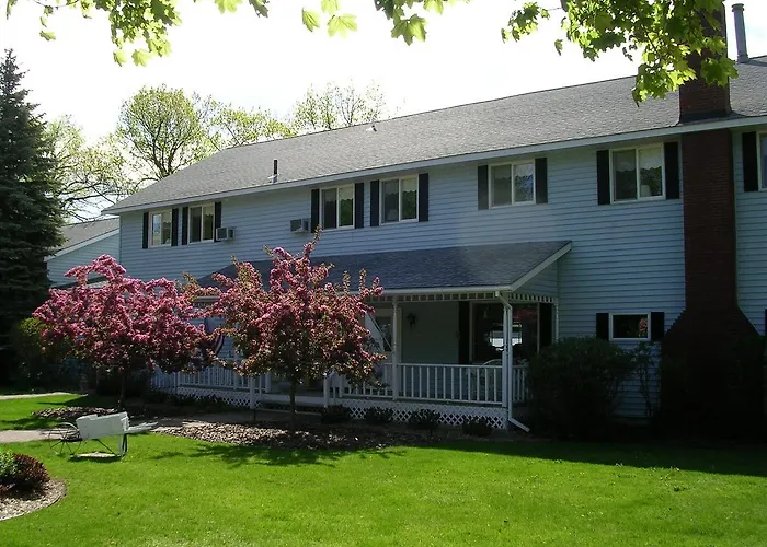 Churchill Pointe Inn