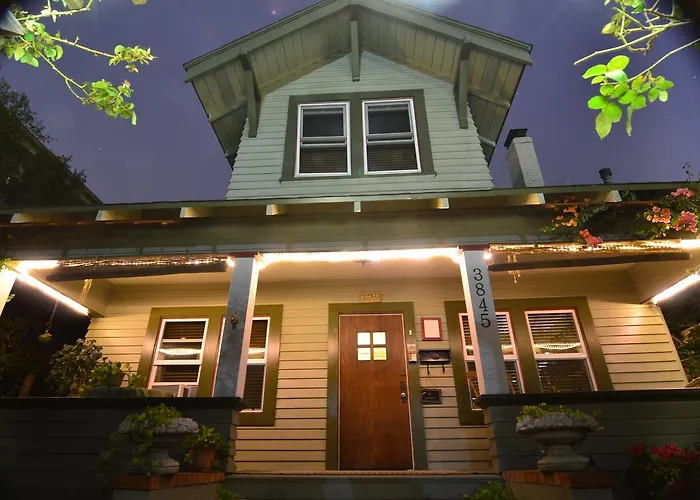 Hillcrest House Bed & Breakfast