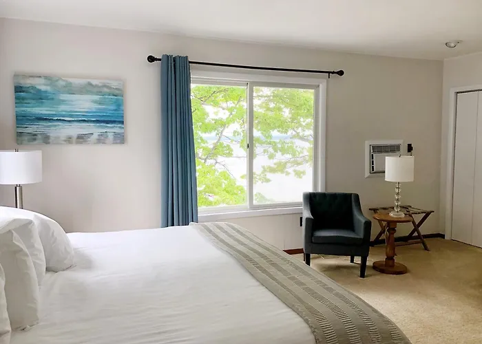 Churchill Pointe Inn