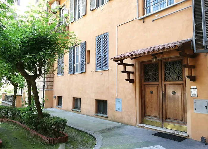 Alex Place Rome