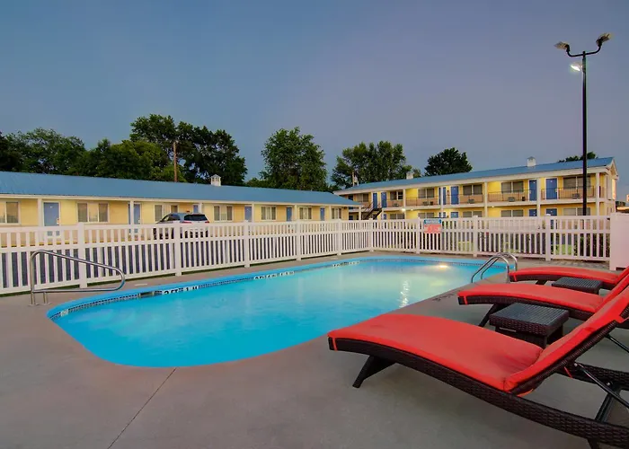 Westbridge Inn & Suites