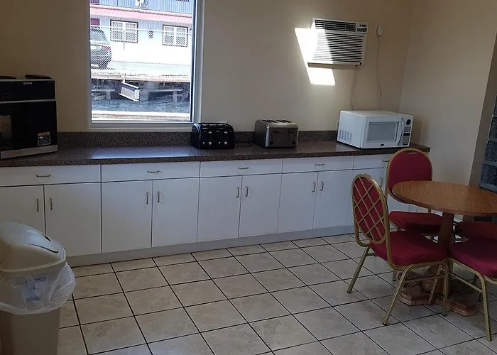 Utica Rest Inn
