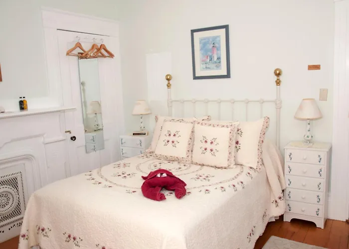 Candlebay Inn