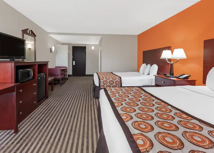 Howard Johnson By Wyndham Arlington Ballpark / Six Flags