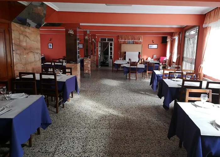 Hotel O Cruceiro Puentedeume