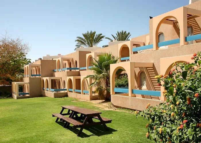 Club In - Coral Beach Villa Resort